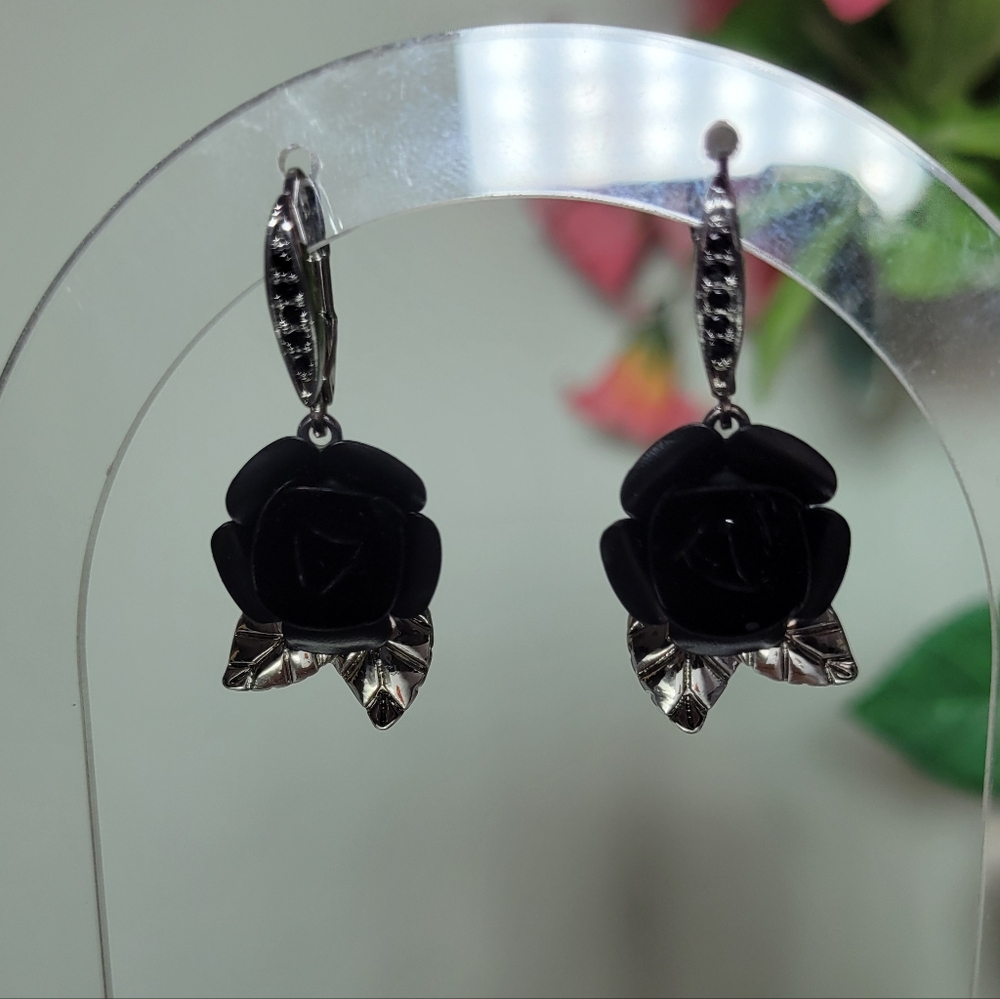 NIB BLACK ROSE SILVER LEVERBACK EARRINGS. GOTH EMO GORGEOUS DETAIL. - Picture 4 of 8